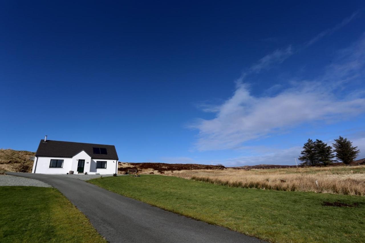 Hillside Villa Dunvegan  Exterior photo